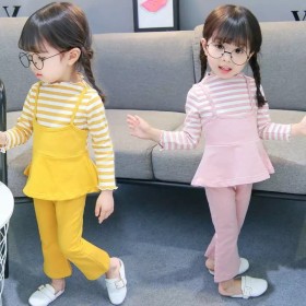 طقم بنطلون مع بلوزة مخطط