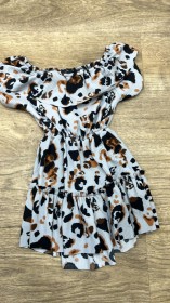 فستان أبيض مع نمري