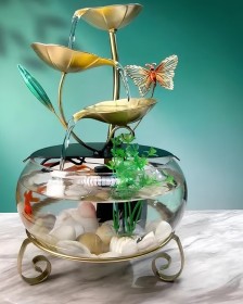 نافورة مع حوض سمك دائري