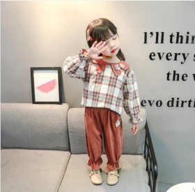 طقم بنطلون بني مع بلووة كاروهات