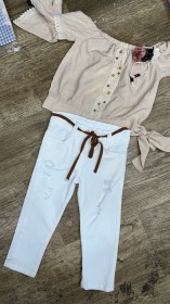 طقم بنطلون أبيض مع بلوزة يد كلوش