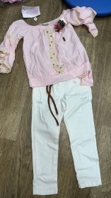 طقم بنطلون أبيض مع بلوزة يد كلوش