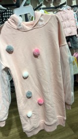 بلوزة زهري مع طابات ملونة وطاقية