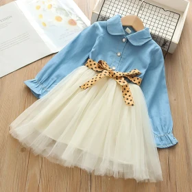 فستان نفاش مع جينز من الأعلى