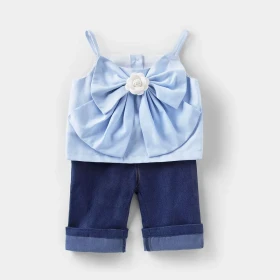 طقم بنطلون أزرق مع شباح وردة كبيرة