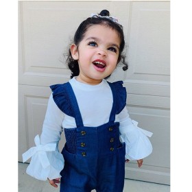 افرهول جينز مع بلوزة بيضا