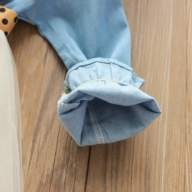 فستان نفاش مع جينز من الأعلى