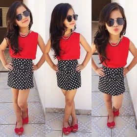 طقم تنورة منقطة مع شباح حمرا