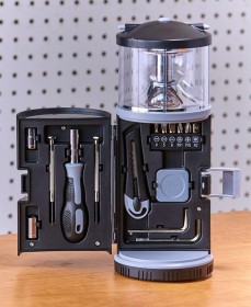 عدة صيانة مع اضائه