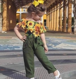 طقم بنطلون أخضر بلوزة عباد الشمس