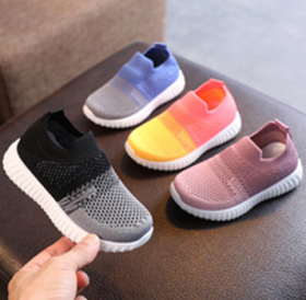 بوت من غير رباط ملون